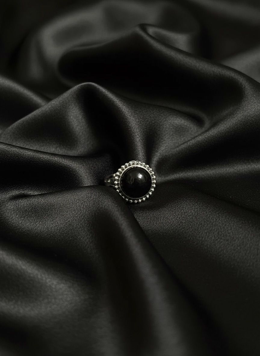 Evaarah - Black Onyx Gemstone Ring